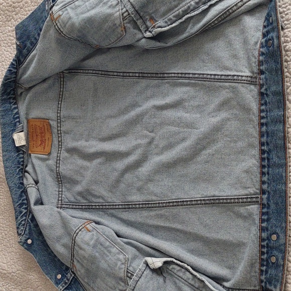 Levi's Size Medium Blue Trucker Jean Jacket - Picture 6 of 13